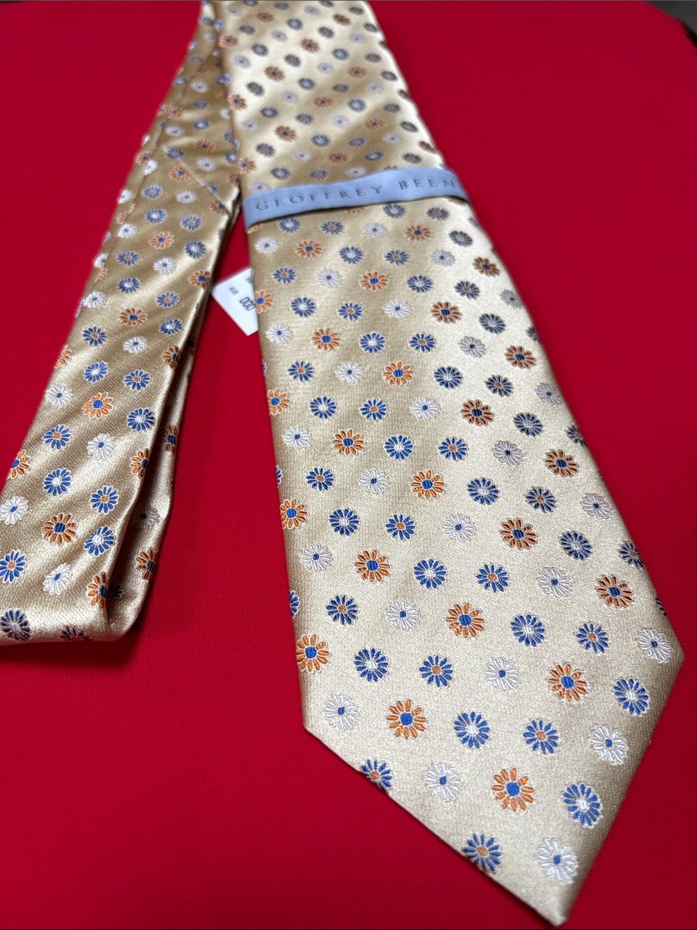 Geoffrey Beene silk tie. NWT!!